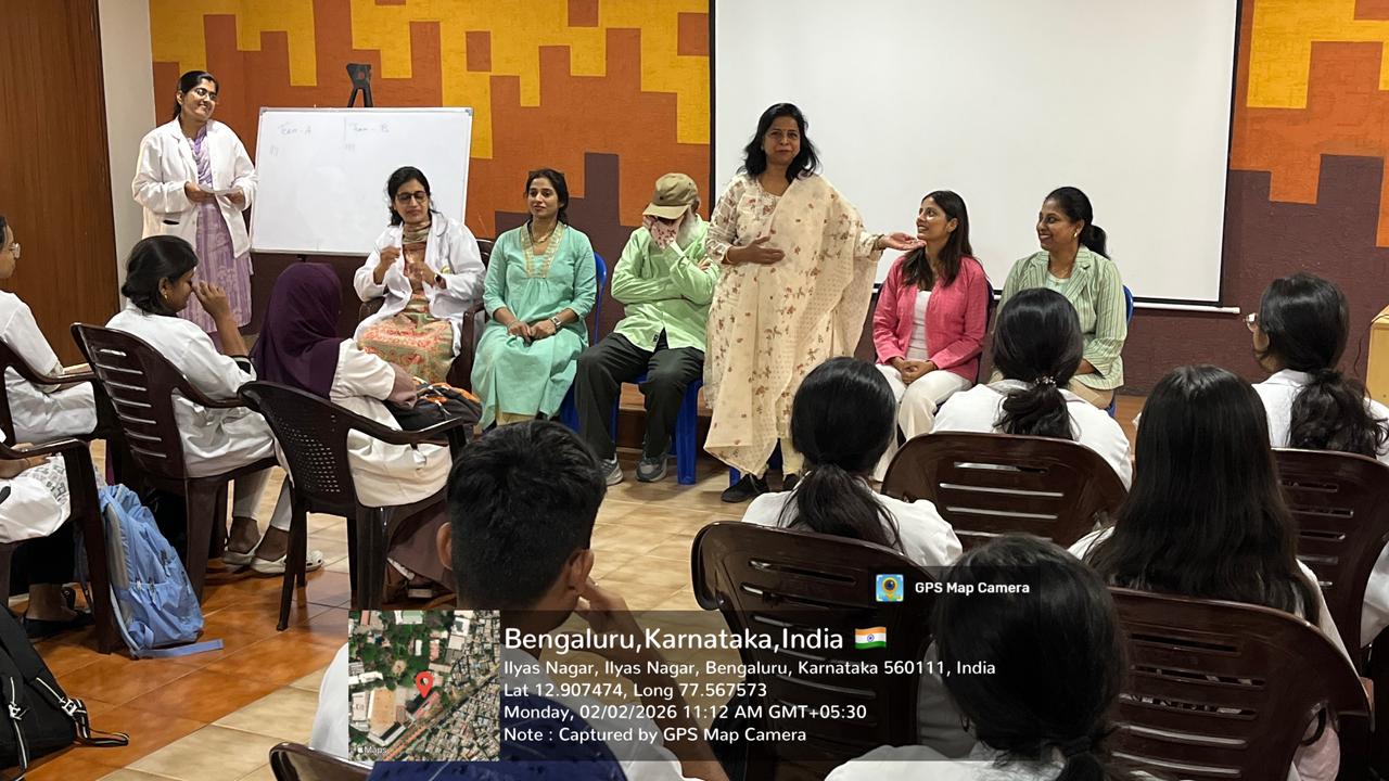 Dignitaries welcoming the guest speaker, Mrs. Siddhi Jain, with a token of appreciation.