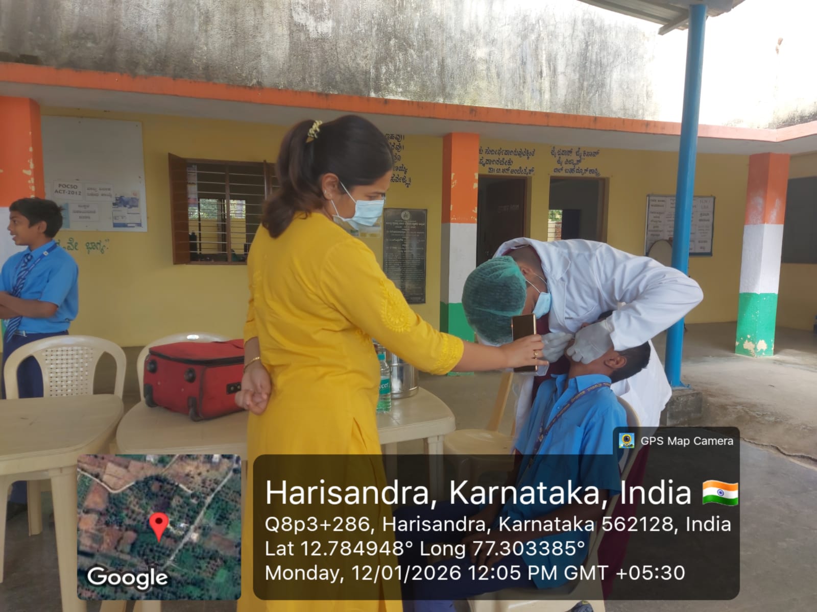 Patient undergoing scaling treatment in a classroom setting
