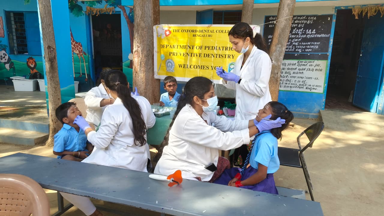 Doctors presenting oral hygiene concepts to students in a classroom