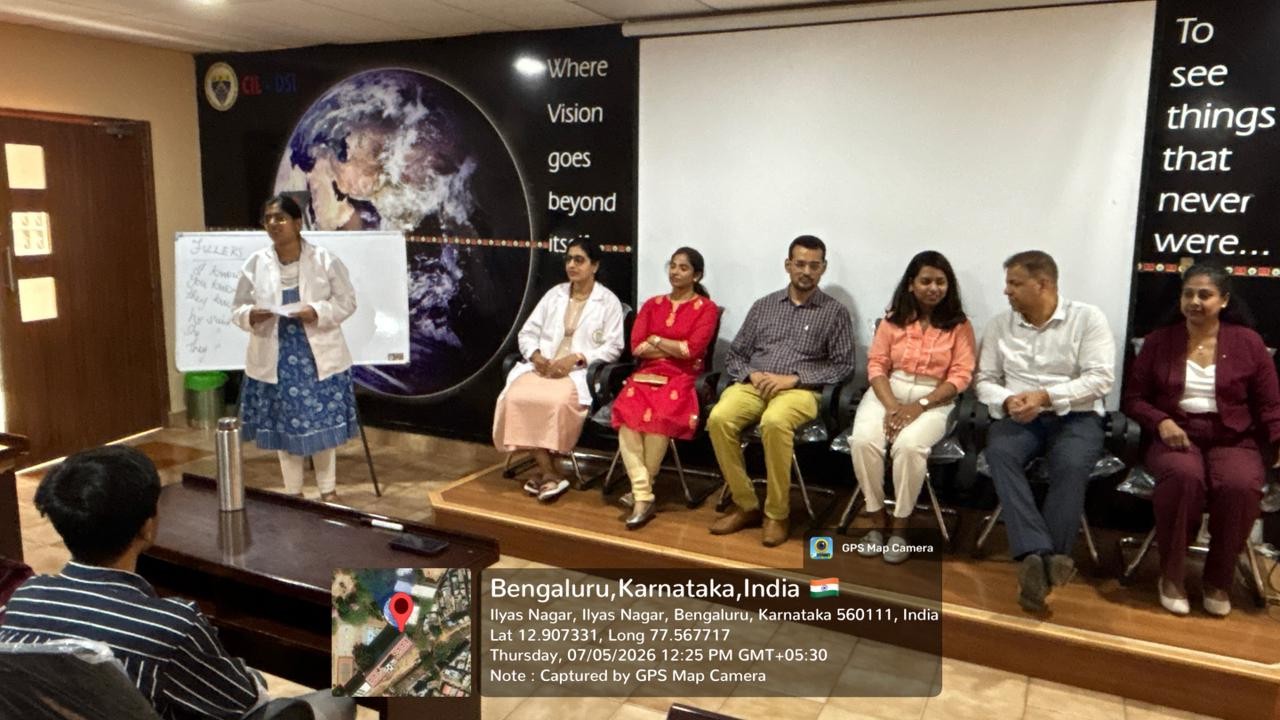 Dr. Krishnanand welcoming the guest speaker, Ms. Chaithanya Das